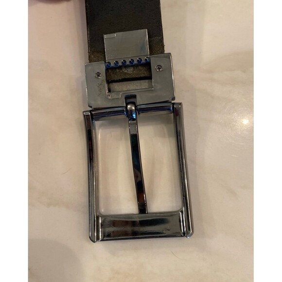 Men’s Belt Dark Brown Buckle is 2.75 “ & Belt is 40 inches without Buckle Dressy - Picture 5 of 10